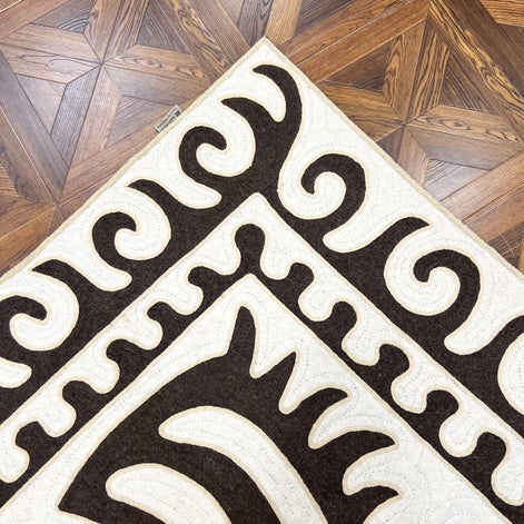 Tengri Rug | 5 x 8 ft